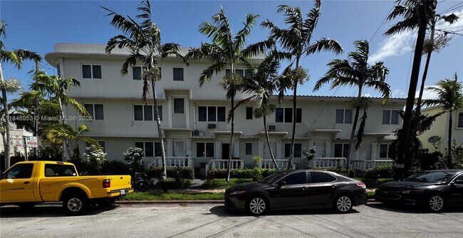 property at 841 W 40th St