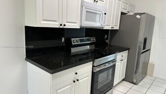 21240 NE 9th Ct in Miami, FL - Building Photo