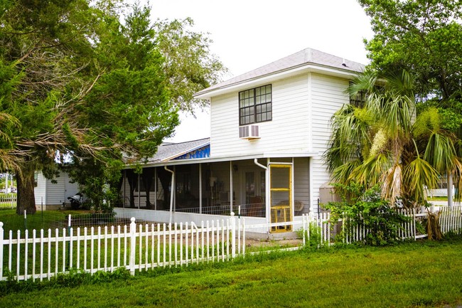 1660 Rosetine St in Cocoa, FL - Foto de edificio - Building Photo