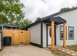 203 Park St in Cleburne, TX - Foto de edificio - Building Photo