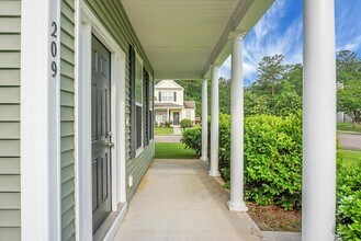 209 Killarney Trail in Moncks Corner, SC - Building Photo - Building Photo