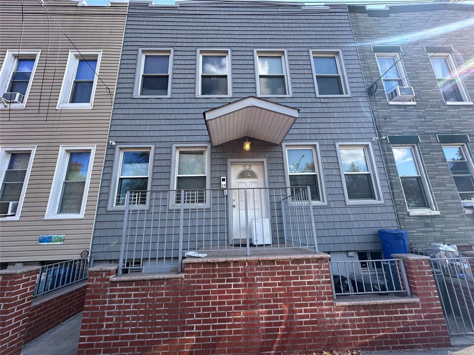 20-16 Stanhope St-Unit -1R in Queens, NY - Foto de edificio