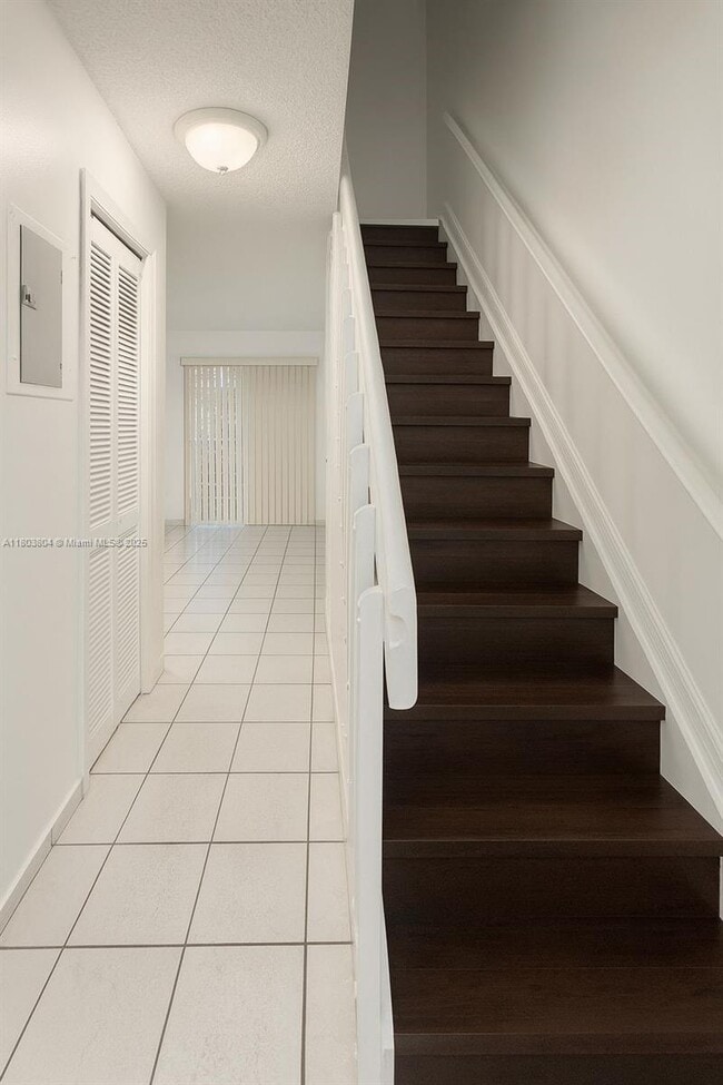8170 NW 10th St in Miami, FL - Building Photo - Building Photo
