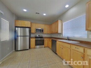 10268 W Sands Dr in Peoria, AZ - Building Photo - Building Photo