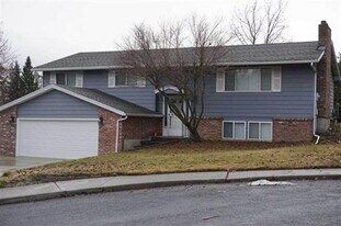 906 Summit Dr in Cheney, WA - Building Photo