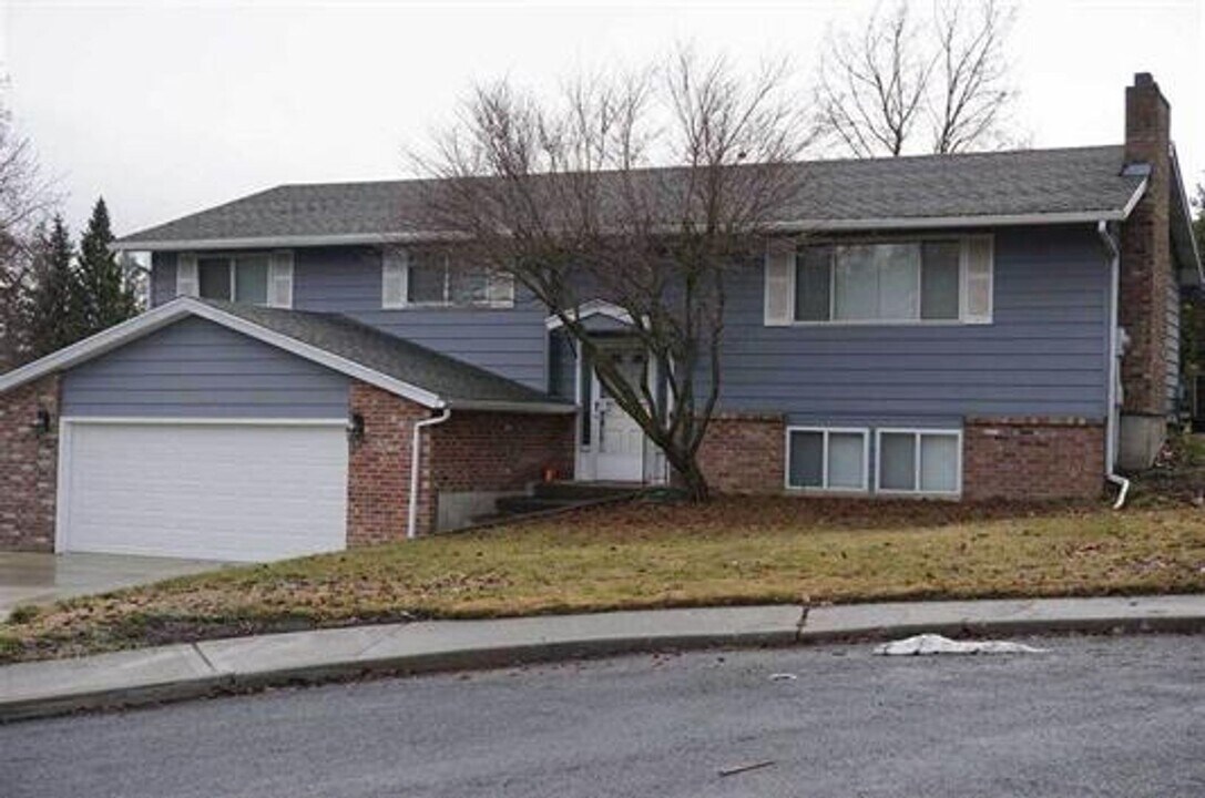 906 Summit Dr in Cheney, WA - Building Photo