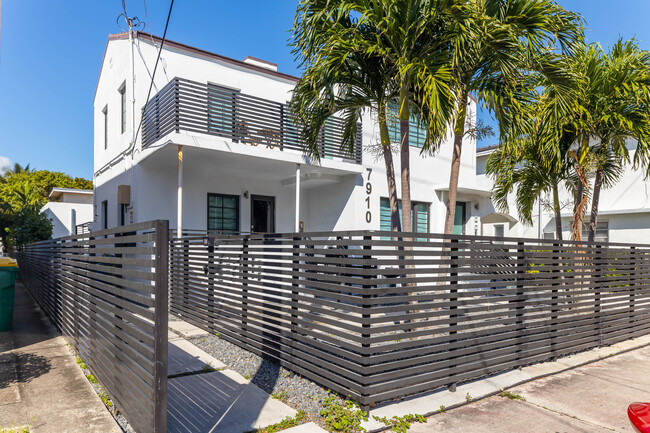 7910 Byron Ave in Miami Beach, FL - Building Photo - Building Photo