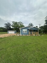 10614 Dierking Rd in Brenham, TX - Building Photo