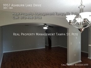 9957 Ashburn Lake Dr in Tampa, FL - Building Photo - Building Photo