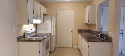 230 Mission Newport Ln in Las Vegas, NV - Building Photo - Building Photo