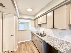 7980 Grove Ridge Dr in Houston, TX - Building Photo - Building Photo