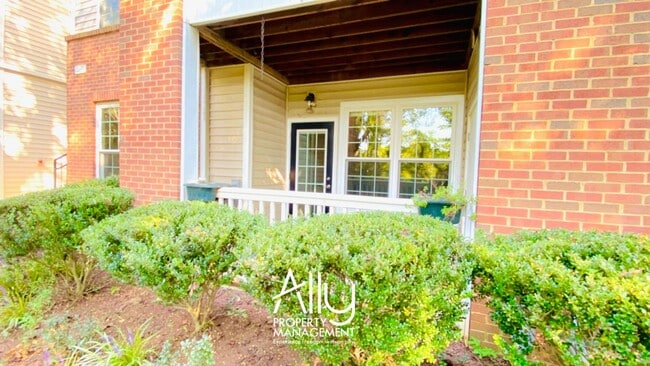 270 Riverbend Dr in Charlottesville, VA - Foto de edificio - Building Photo