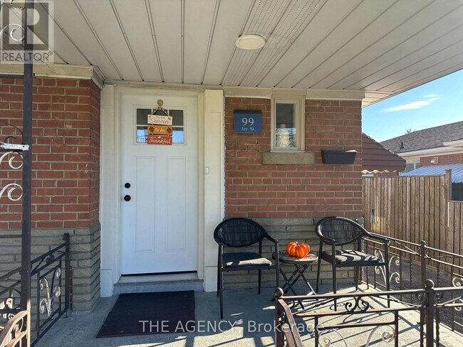 99 Jay St in Toronto, ON - Building Photo - Building Photo