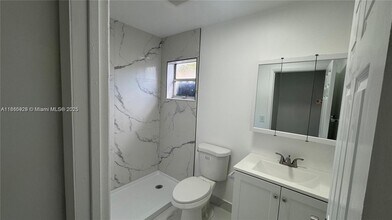 2731 NW 100th St in Miami, FL - Building Photo - Building Photo
