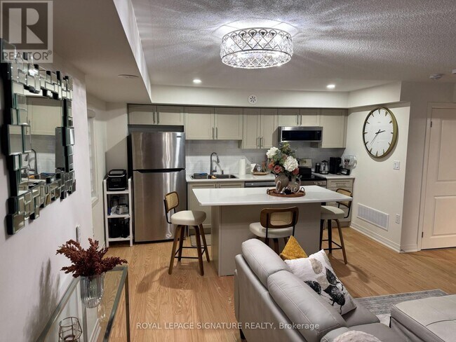 10A Lookout Dr in Bowmanville, ON - Building Photo - Building Photo