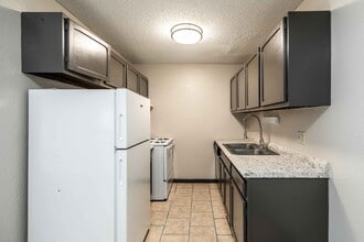 Kingsborough Apartments in Wichita, KS - Foto de edificio - Interior Photo