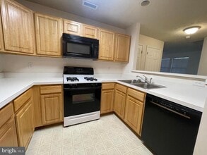 45512 Westmeath Way-Unit -B14 in California, MD - Building Photo - Building Photo