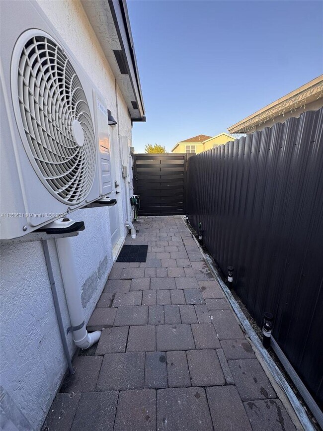 27474 SW 133rd Path in Naranja, FL - Building Photo - Building Photo