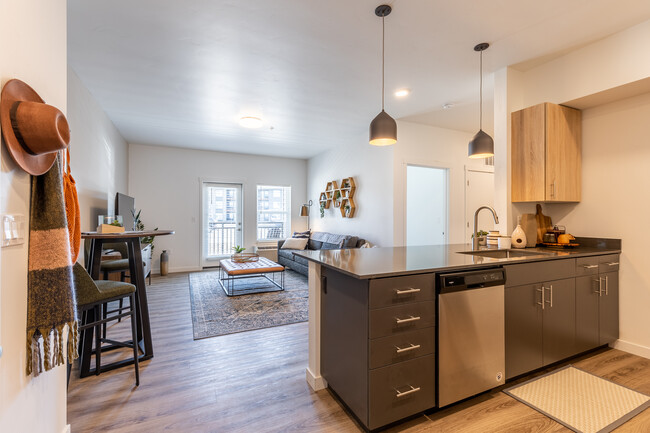 Green Leaf Cypress in Redmond, OR - Foto de edificio - Interior Photo