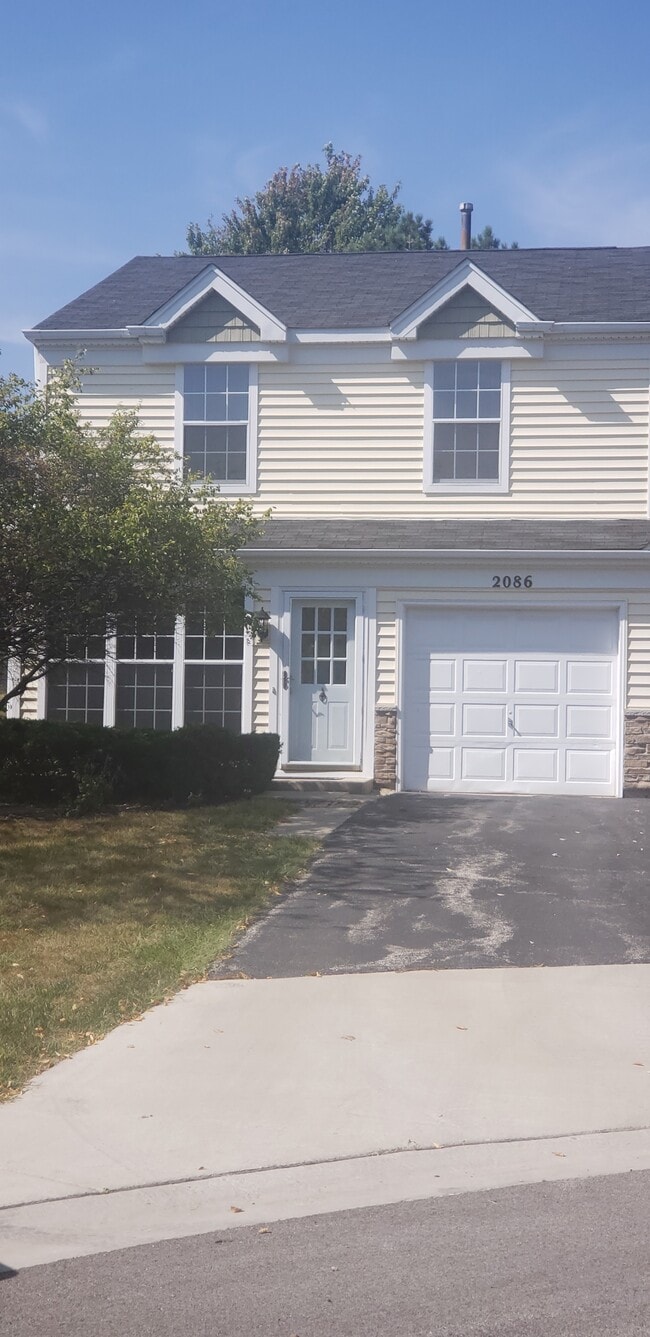 property at 2086 Muirfield Cir