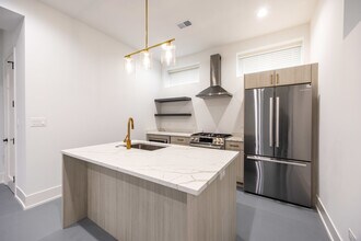 1814 W Thomas St in Chicago, IL - Building Photo - Building Photo