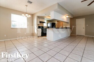 7704 Riverdale Dr in New Port Richey, FL - Foto de edificio - Building Photo