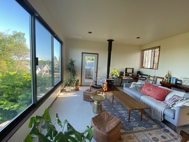 property at 2322 E Ward St