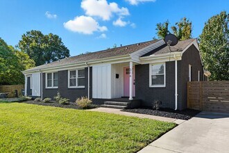 316 Hollis Rd in Charlotte, NC - Building Photo - Building Photo