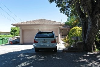 988-990 Meadowsweet Dr in Corte Madera, CA - Foto de edificio - Building Photo