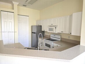 4402 SW 160th Ave in Miramar, FL - Foto de edificio - Building Photo