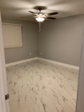 1101 SW 122nd Ave in Miami, FL - Foto de edificio - Building Photo