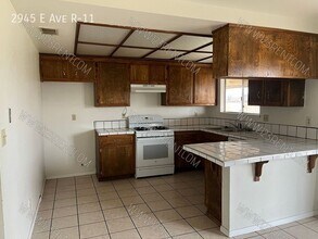 2945 E Ave R-11 in Palmdale, CA - Building Photo - Building Photo