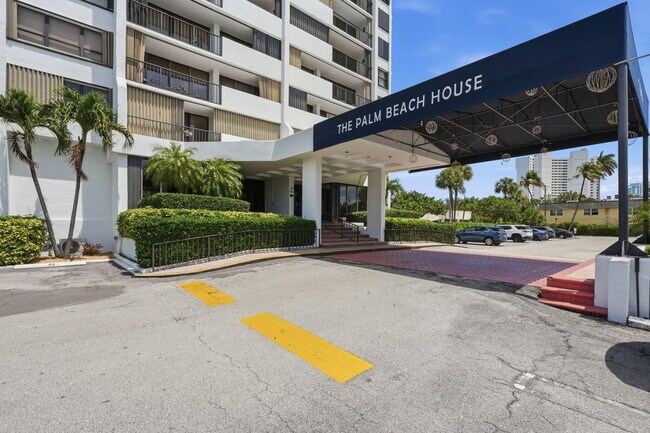 5600 N Flagler Dr in West Palm Beach, FL - Foto de edificio - Building Photo