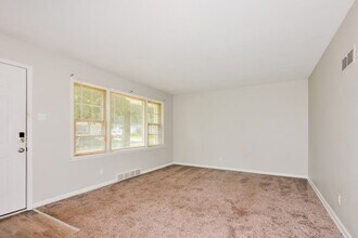 1255 Del Rey Dr in Florissant, MO - Building Photo - Building Photo
