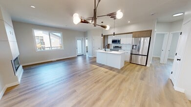 10201-10126 126 Ave in Grande Prairie, AB - Building Photo - Building Photo