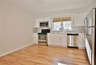14 Dora St in Stamford, CT - Building Photo - Building Photo