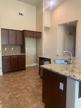 1775 W Humboldt Dr in Hanford, CA - Foto de edificio - Building Photo