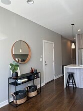 1534 W Cortez St, Unit 2 in Chicago, IL - Foto de edificio - Building Photo