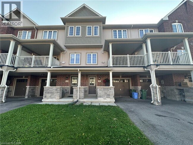 7 Hiscott Dr in Hamilton, ON - Building Photo - Building Photo