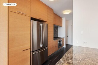 170 E 87th St in New York, NY - Building Photo - Building Photo