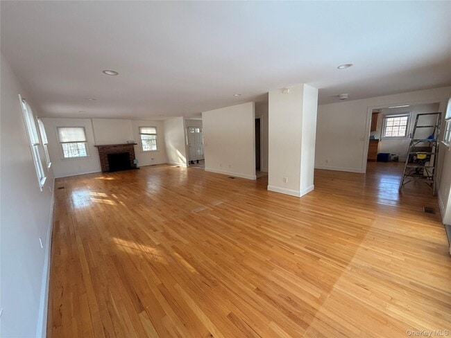 4 Lloyd Point Dr in Lloyd Harbor, NY - Building Photo - Building Photo