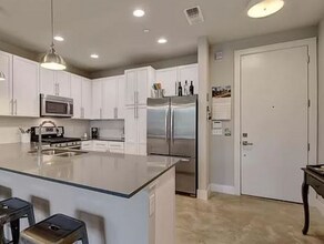 2801 Dulce Ln in Austin, TX - Foto de edificio - Building Photo