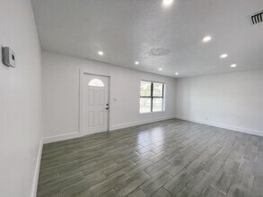 5649 S 37th Ct in Greenacres, FL - Building Photo - Building Photo