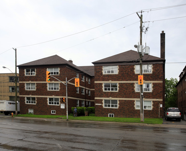 2651 Bloor St W in Toronto, ON - Building Photo - Primary Photo