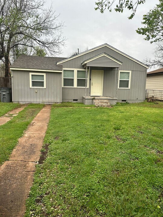 1713 NW Irwin Ave in Lawton, OK - Building Photo