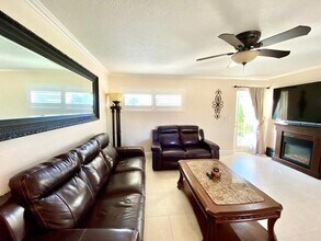 731 Hummingbird Way in North Palm Beach, FL - Building Photo - Building Photo