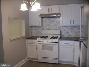 14 Versailles Ct in Hamilton Township, NJ - Building Photo - Building Photo