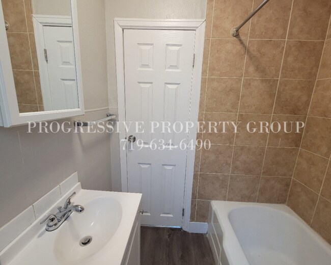 1903 E 12th St photo'