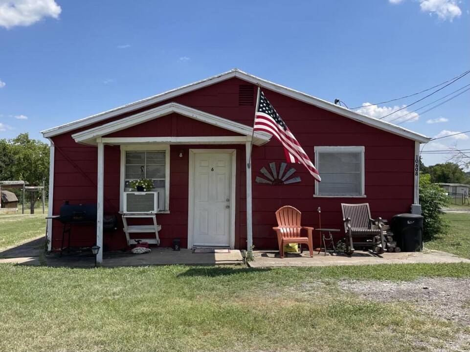 10608 County Rd 1020 in Burleson, TX - Building Photo