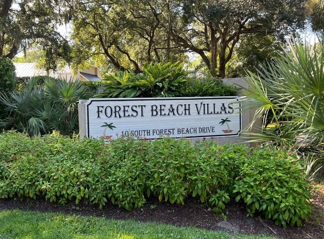 10 S Forest Beach Dr in Hilton Head Island, SC - Building Photo - Building Photo